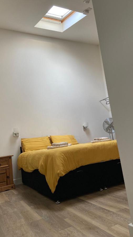 Deepcut Lodge Bed & Breakfast Self Service 캠벌리 외부 사진