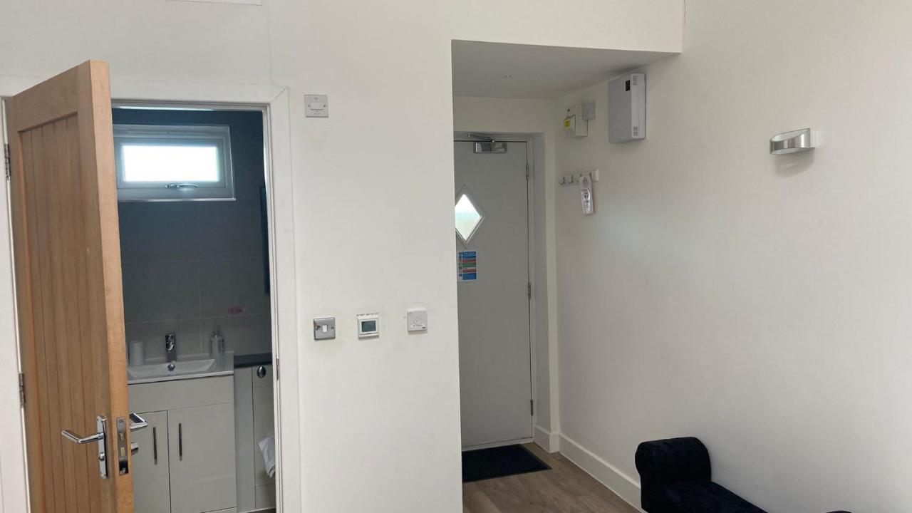 Deepcut Lodge Bed & Breakfast Self Service 캠벌리 외부 사진