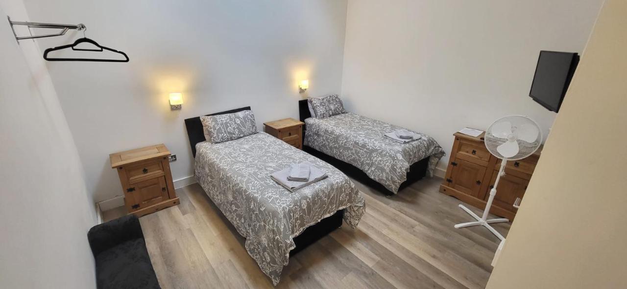 Deepcut Lodge Bed & Breakfast Self Service 캠벌리 외부 사진