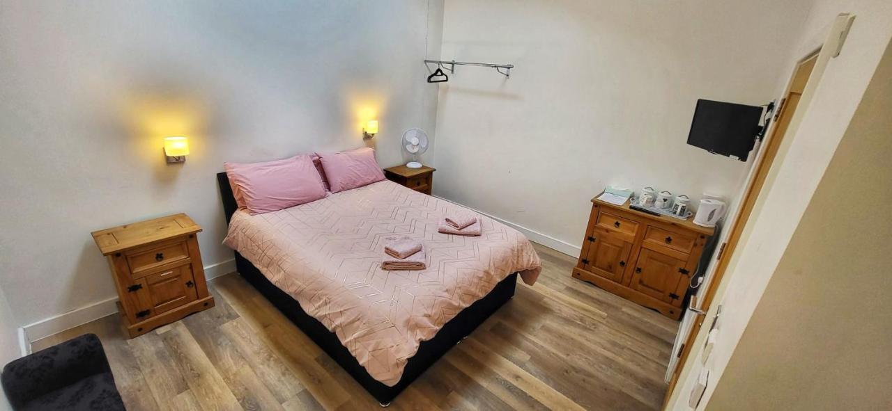 Deepcut Lodge Bed & Breakfast Self Service 캠벌리 외부 사진