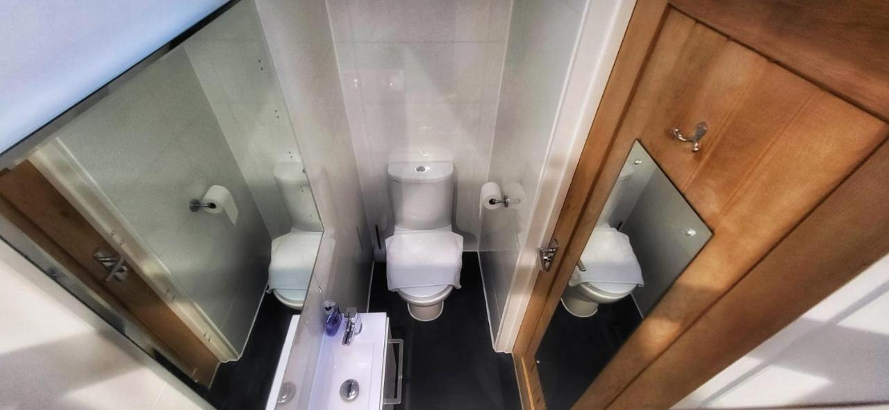 Deepcut Lodge Bed & Breakfast Self Service 캠벌리 외부 사진