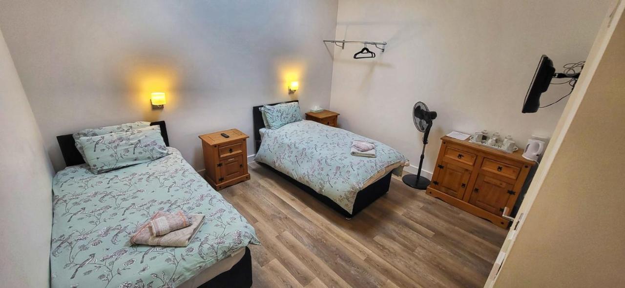Deepcut Lodge Bed & Breakfast Self Service 캠벌리 외부 사진