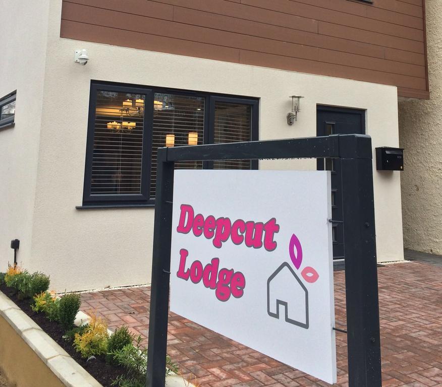 Deepcut Lodge Bed & Breakfast Self Service 캠벌리 외부 사진